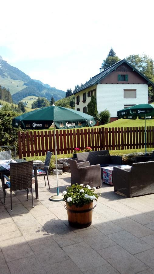 Gasthof Schonblick Hotel Russbach am Pass Gschuett Exterior photo